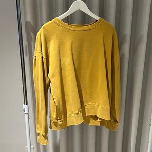 Aritzia Oversized Crew in Yellow Size 3!!!